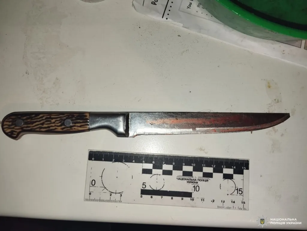 На Рівненщині син у нападі злості поранив батька ножем На Рівненщині син у нападі злості поранив батька ножем