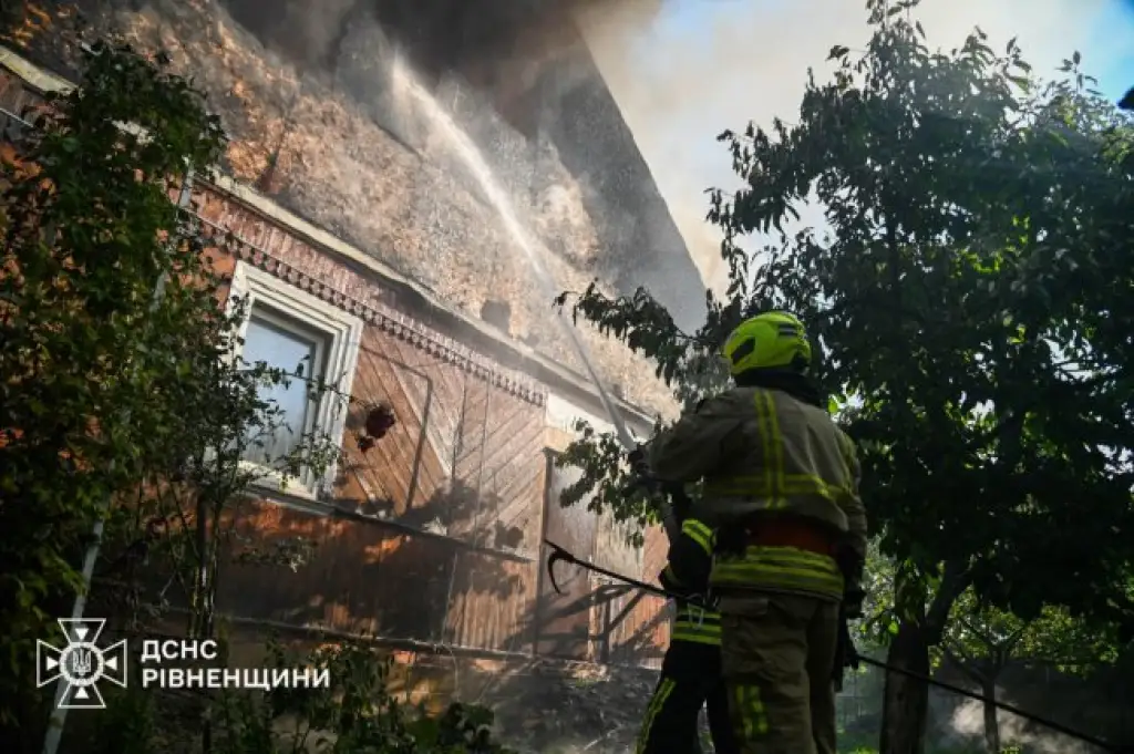 У Рівному відновлюють будинок, що постраждав від атаки безпілотника