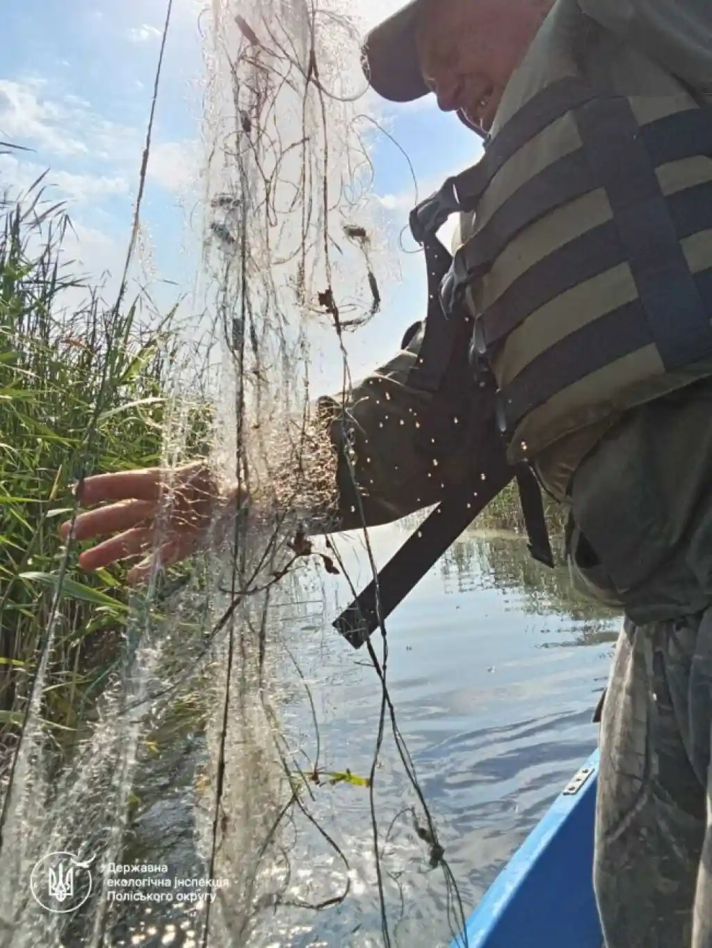 На Хрінницькому водосховищі виявили заборонені рибальські сітки