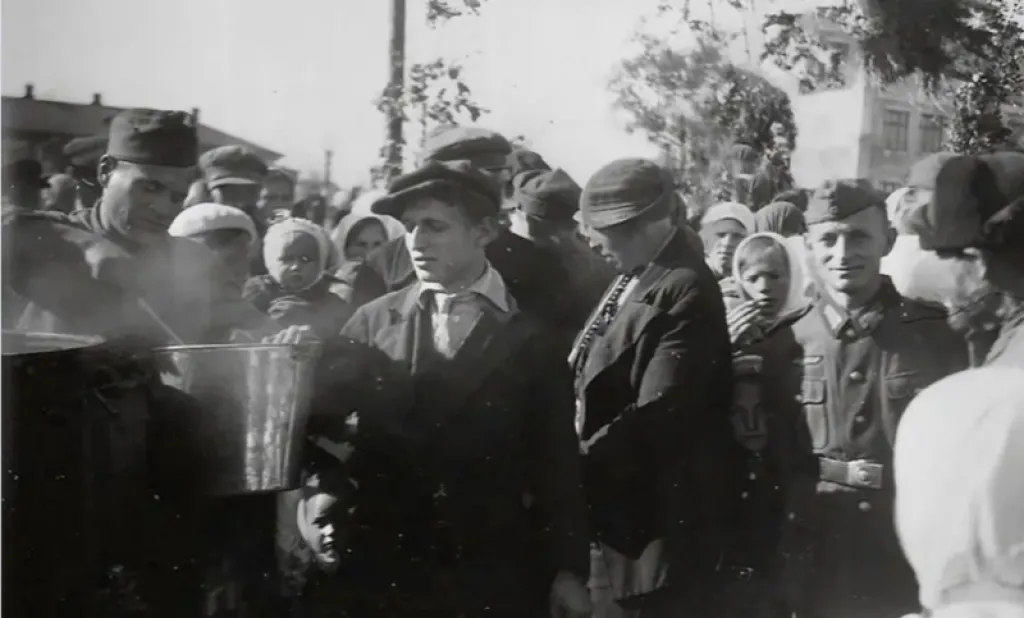 Опубліковано архівні фото мешканців Клеваня 1940-х років Опубліковано архівні фото мешканців Клеваня 1940-х років