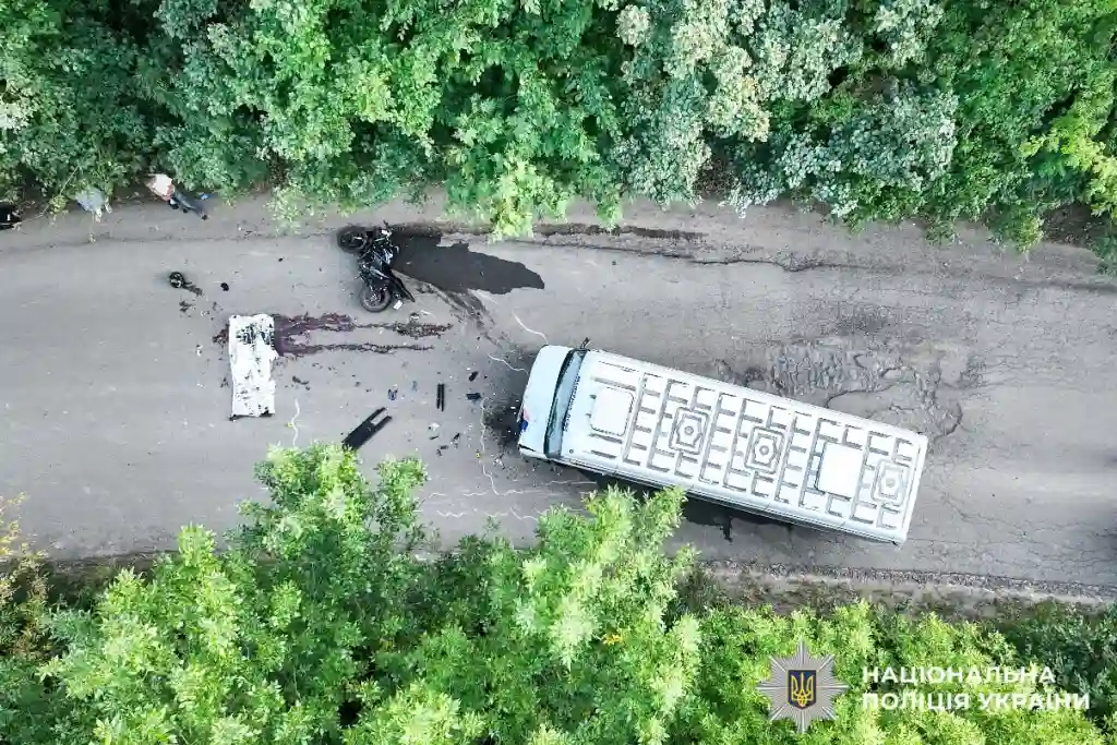 На Рівненщині маршрутка зіткнулася з мотоциклом: загинув 20-річний хлопець На Рівненщині маршрутка зіткнулася з мотоциклом: загинув 20-річний хлопець