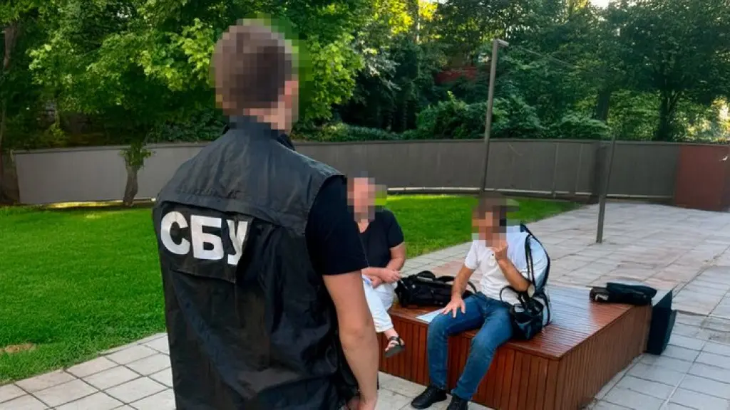 У Львові батько забув немовля у люльці на даху авто: дитина отримала травми У Львові батько забув немовля у люльці на даху авто: дитина отримала травми