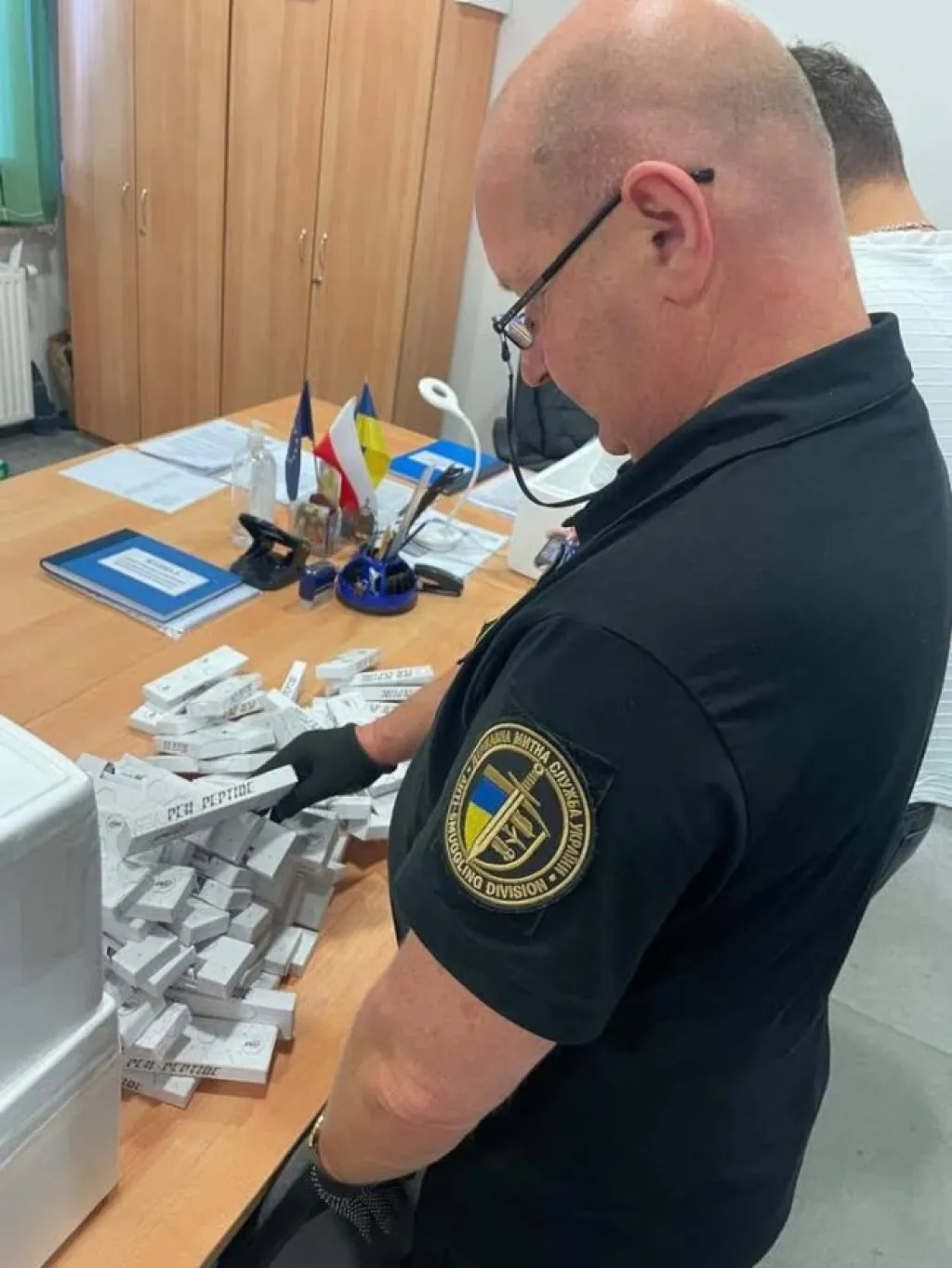 Львівські митники вилучили у рівнянки партію препаратів для схуднення вартістю 900 тисяч гривень