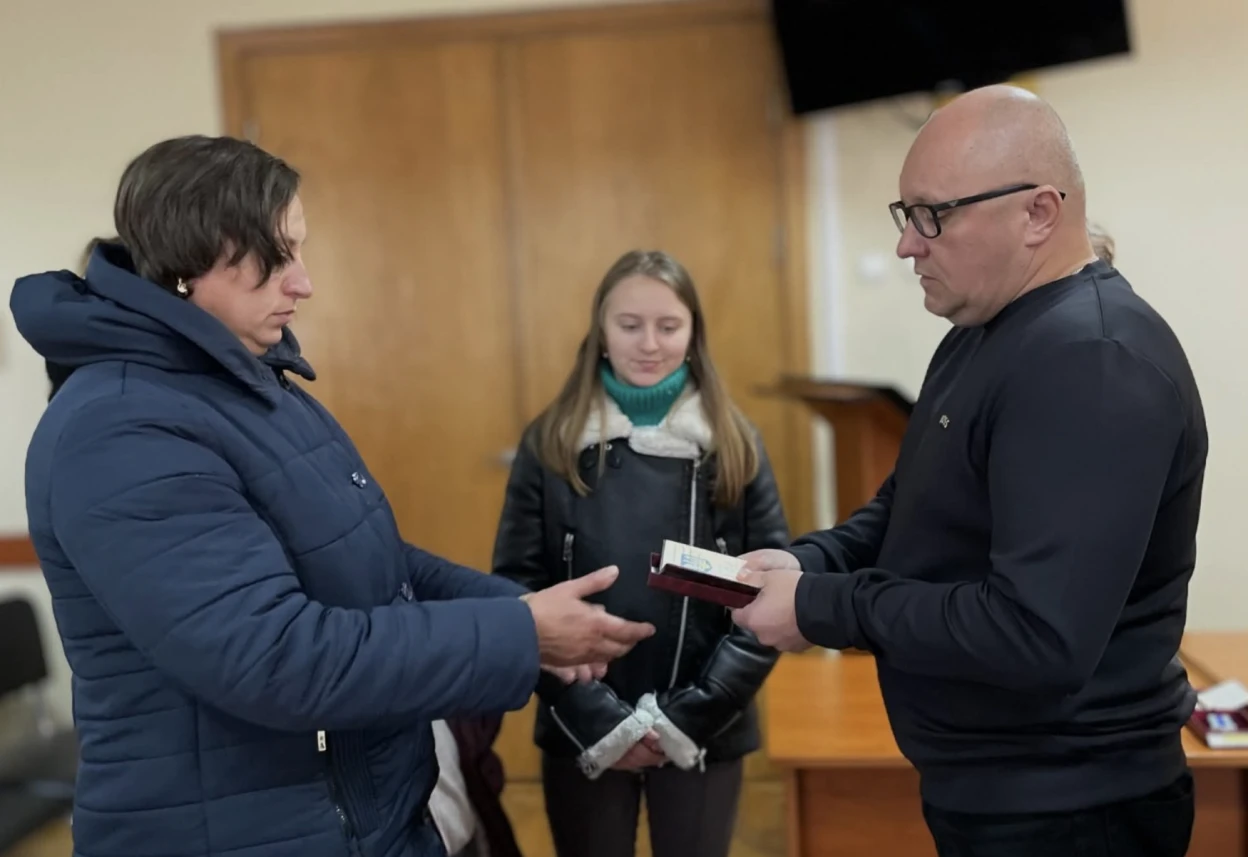 Родинам двох полеглих воїнів із Рівненщини вручили ордени «За мужність» Родинам двох полеглих воїнів із Рівненщини вручили ордени «За мужність»