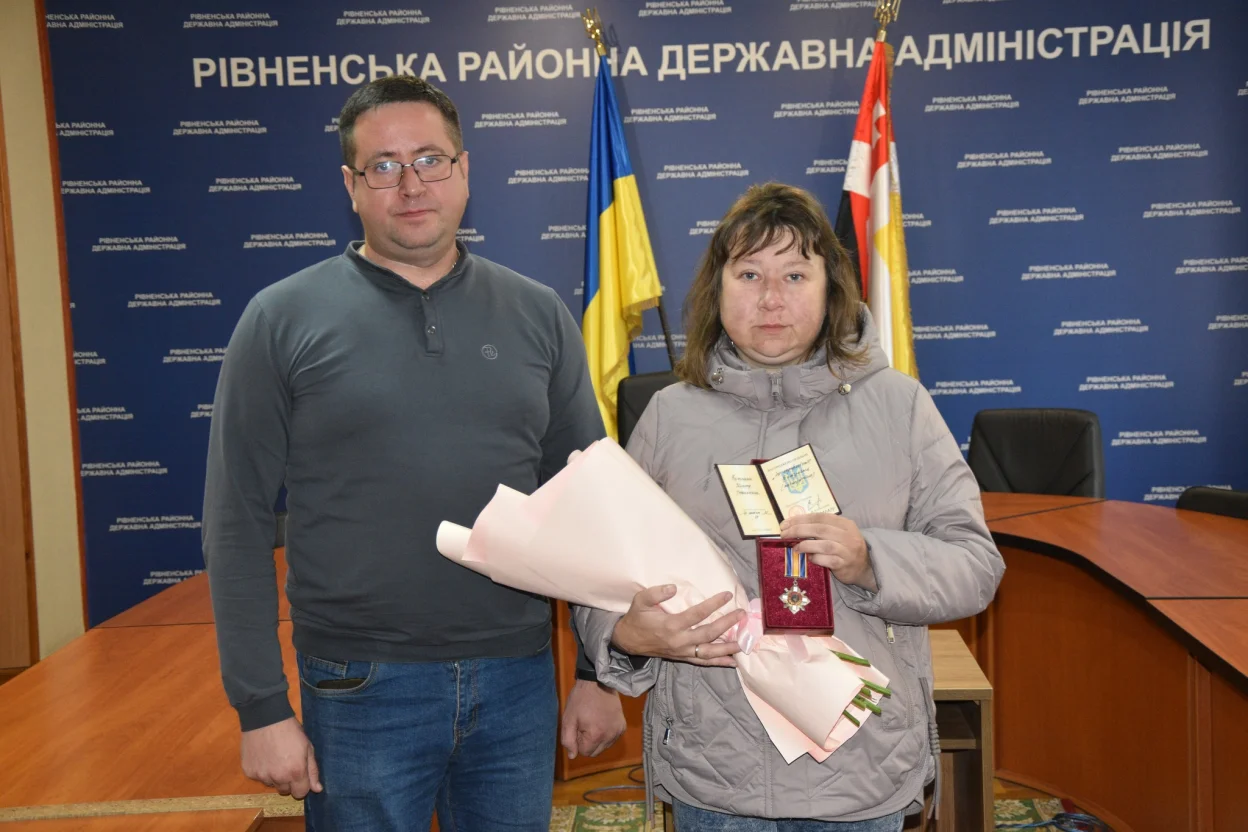 Родинам двох полеглих воїнів із Рівненщини вручили ордени «За мужність» Родинам двох полеглих воїнів із Рівненщини вручили ордени «За мужність»