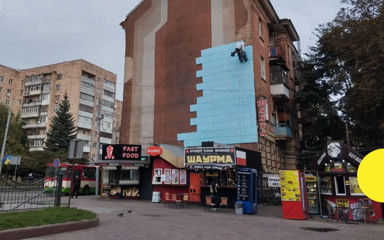 Погрожували рівнянам, які вимагають скасувати схему з кіосками біля ЦУМу
