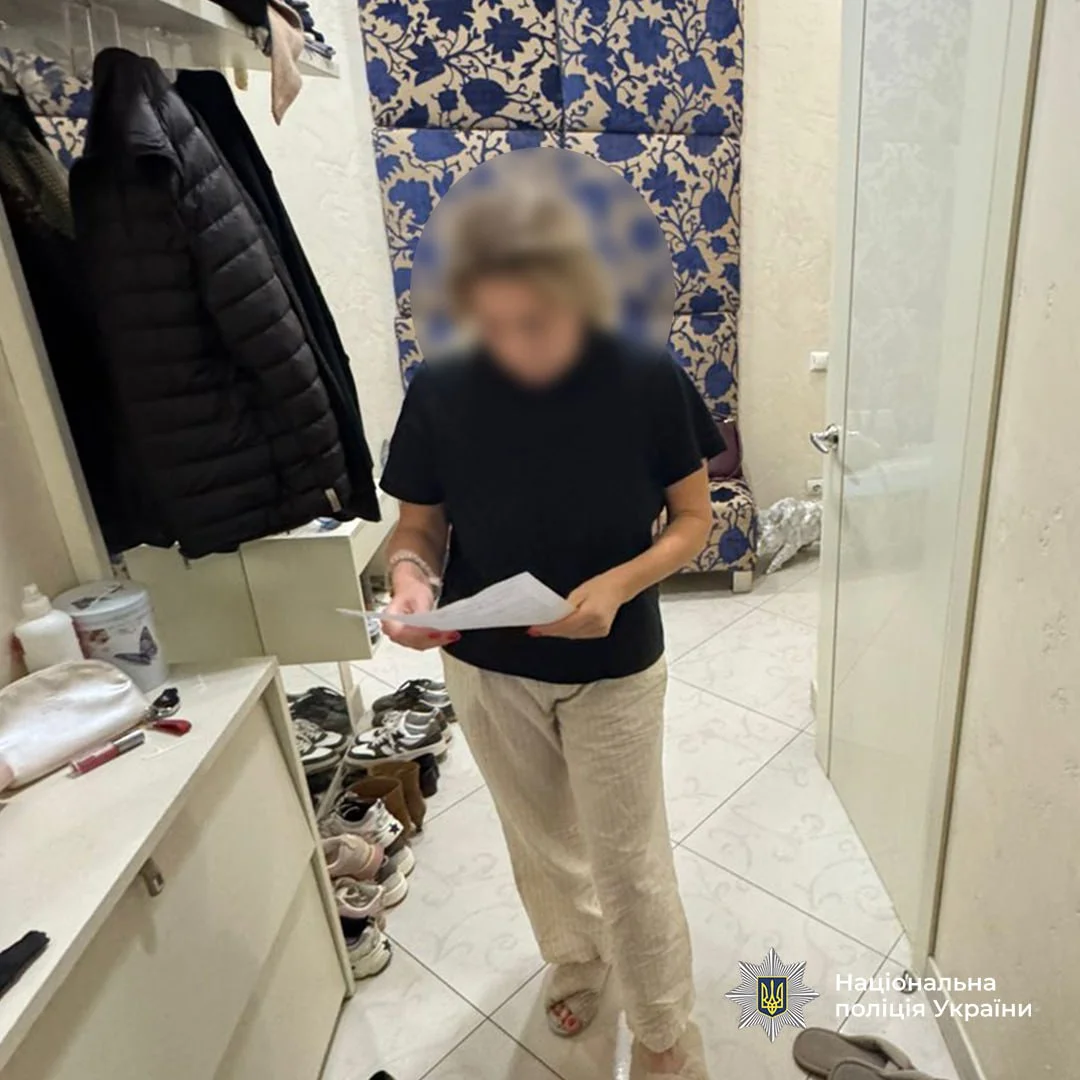 У Дніпрі затримали чиновницю екоінспекції, яка зберігала вдома понад мільйон доларів У Дніпрі затримали чиновницю екоінспекції, яка зберігала вдома понад мільйон доларів