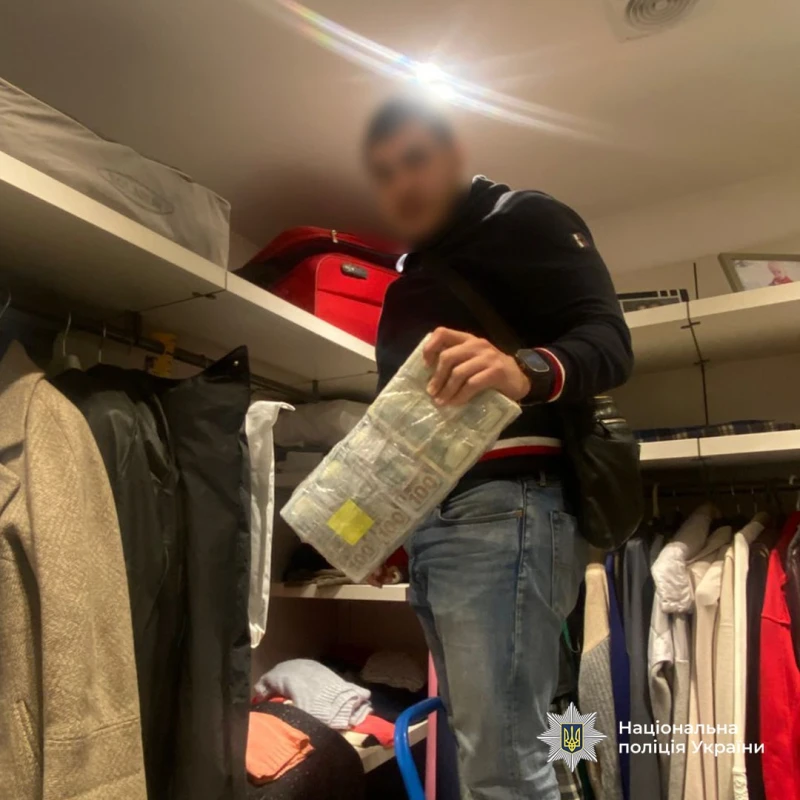 У Дніпрі затримали чиновницю екоінспекції, яка зберігала вдома понад мільйон доларів У Дніпрі затримали чиновницю екоінспекції, яка зберігала вдома понад мільйон доларів