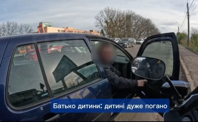 Патрульні допомогли родині швидко доставити дитину з підозрою на апендицит до лікарні у Рівному