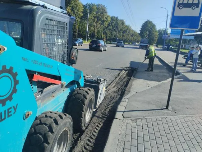 У центрі Рівного водії блокують зупинки громадського транспорту