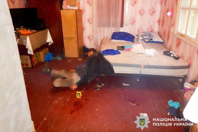 На Рівненщині чоловік зарізав брата і сестру своєї коханої, а потім намагався вкоротити собі віку