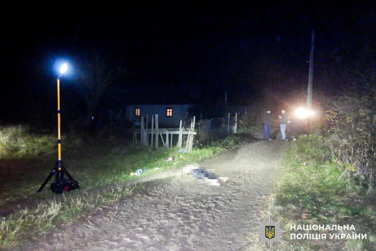 На Рівненщині чоловік зарізав брата і сестру своєї коханої, а потім намагався вкоротити собі віку