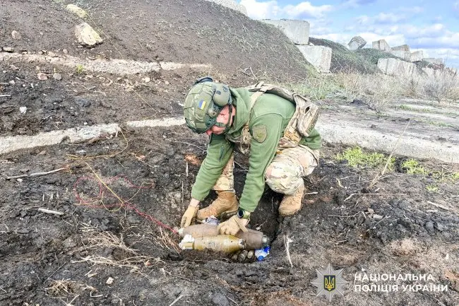 Вибухотехніки з Рівненщини розміновують небезпечне село на Херсонщині