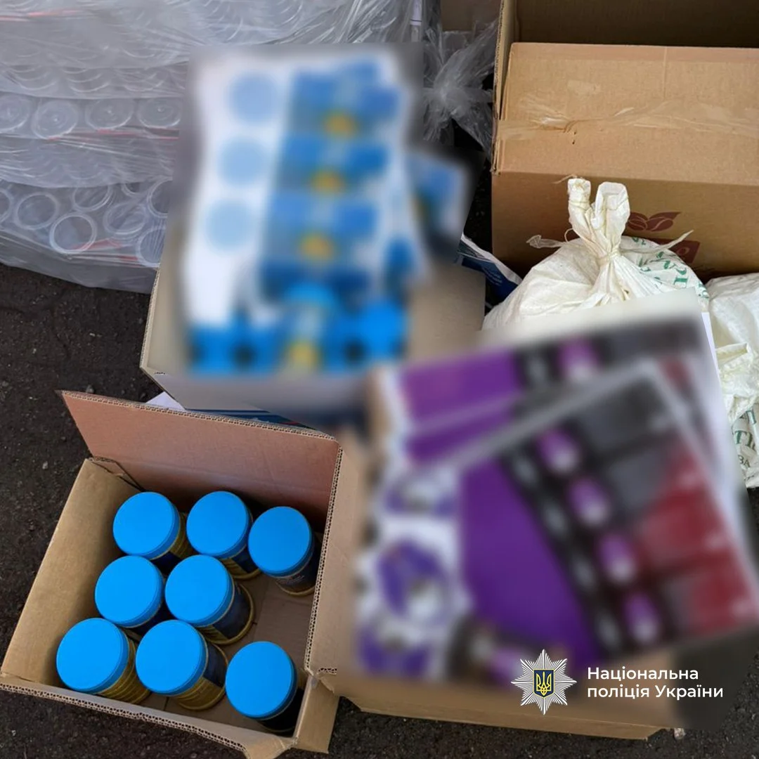 Поліція викрила мережу підпільних цехів, де виготовляли фальсифіковану каву та спеції