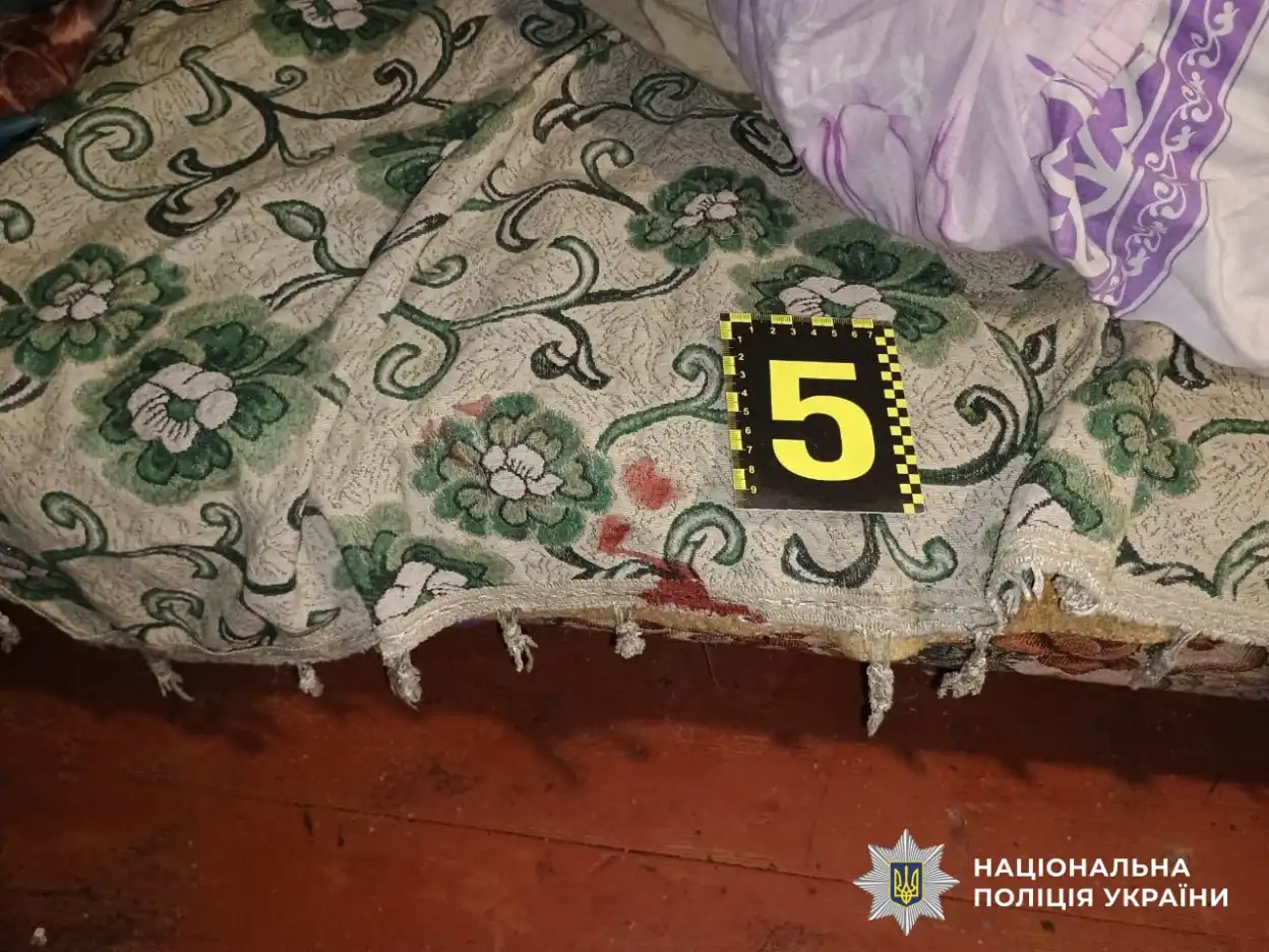 На Рівненщині чоловік поранив ножем батька під час сварки