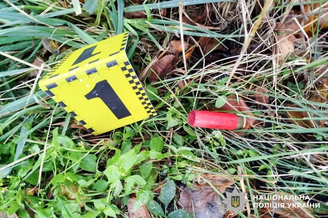 На Рівненщині чоловік через ревнощі обстріляв дім співмешканки