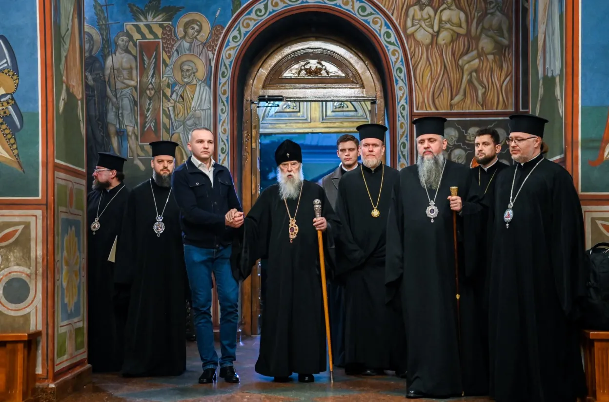 Патріарх Філарет відновив спілкування з Православною церквою України Патріарх Філарет відновив спілкування з Православною церквою України