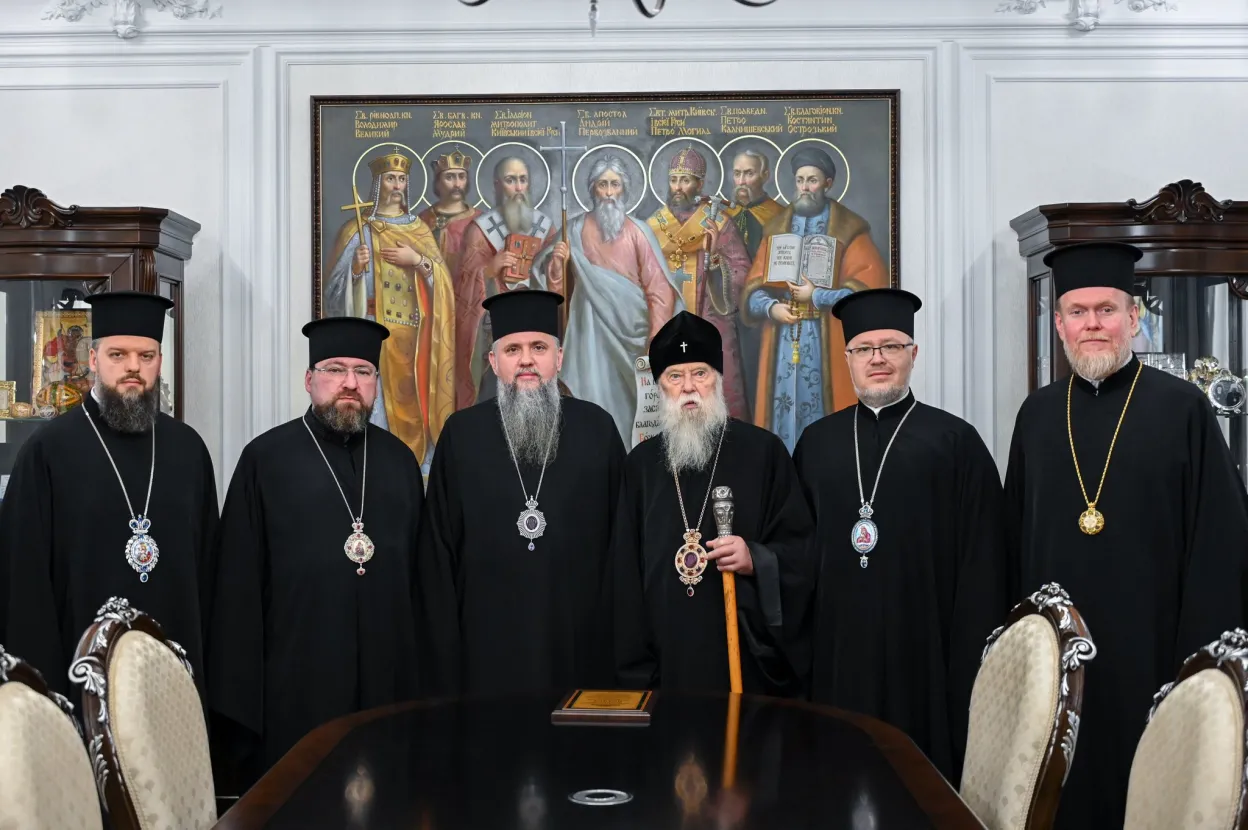 Патріарх Філарет відновив спілкування з Православною церквою України Патріарх Філарет відновив спілкування з Православною церквою України