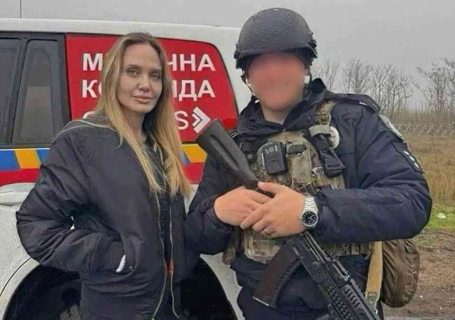 Анджеліна Джолі відвідала ТЦК на Миколаївщині, щоб забрати затриманого охоронця
