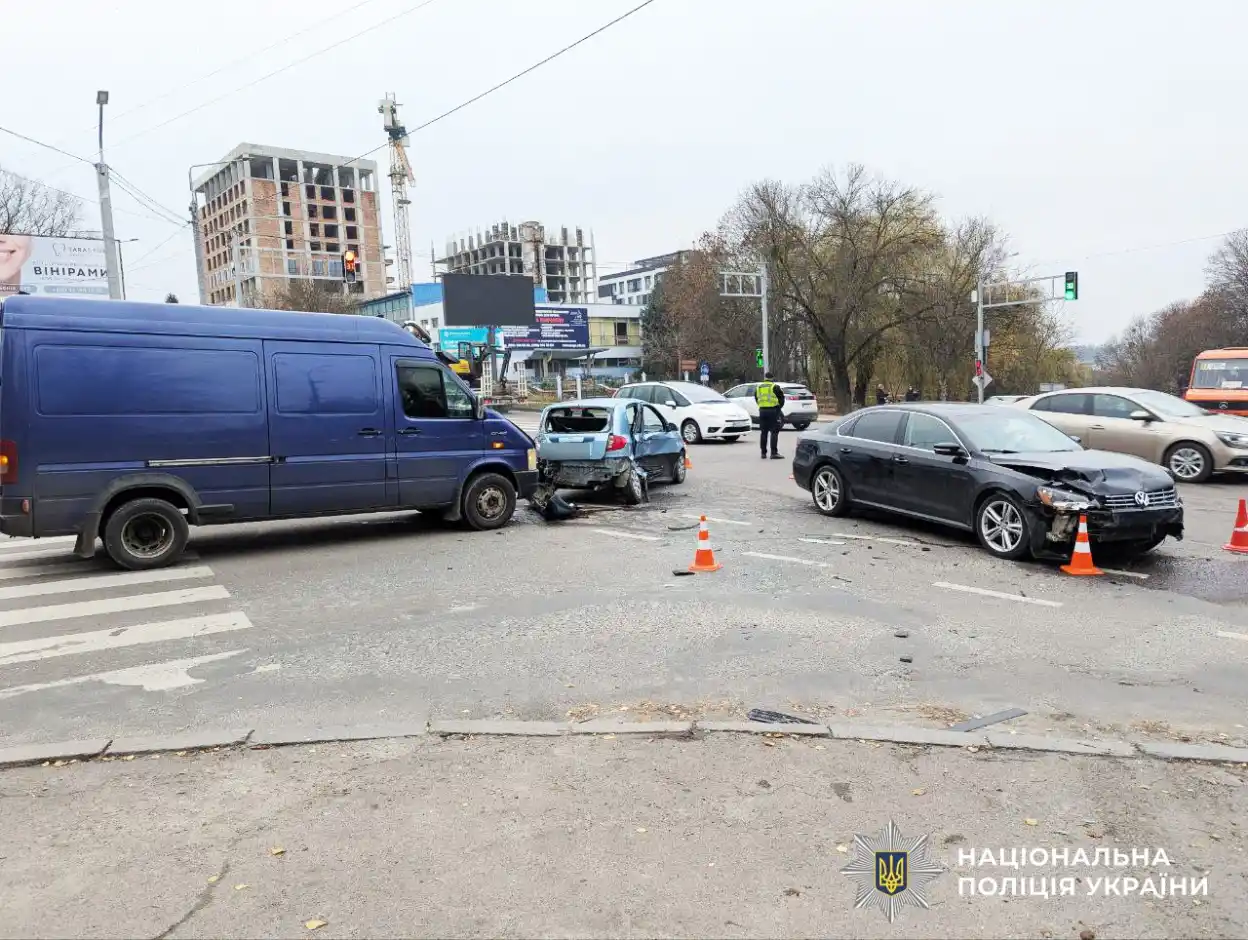 У Рівному сталася аварія за участю трьох автомобілів У Рівному сталася аварія за участю трьох автомобілів