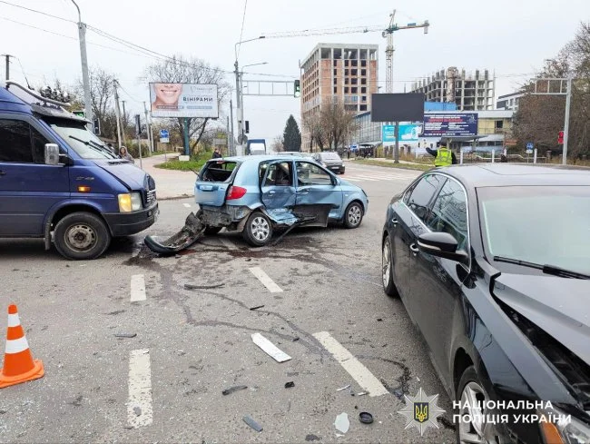 У Рівному сталася аварія за участю трьох автомобілів