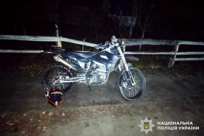 На Рівненщині підліток на мотоциклі влетів у паркан і потрапив до лікарні