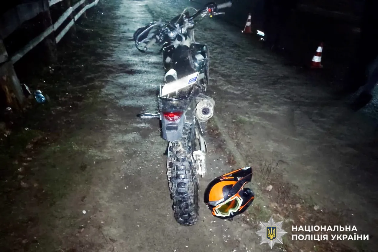 На Рівненщині підліток на мотоциклі влетів у паркан і потрапив до лікарні