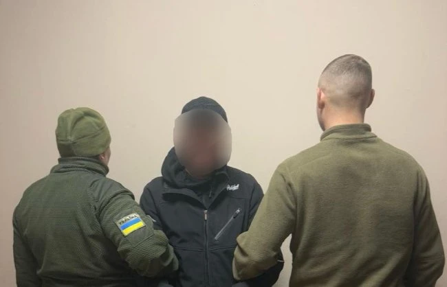 Без документів та з бажанням втекти: чоловіка затримали поблизу кордону на Рівненщині