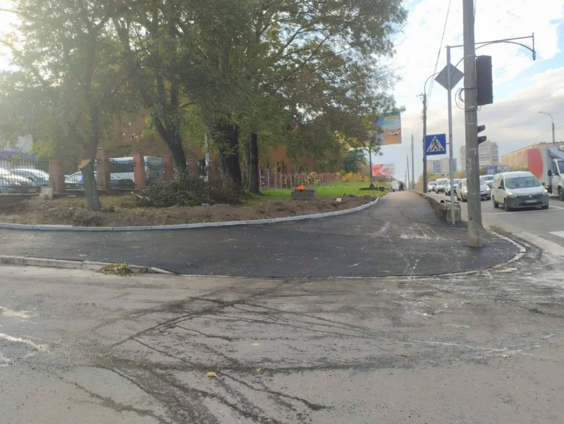 У Рівному триває оновлення тротуарів на Київській У Рівному триває оновлення тротуарів на Київській