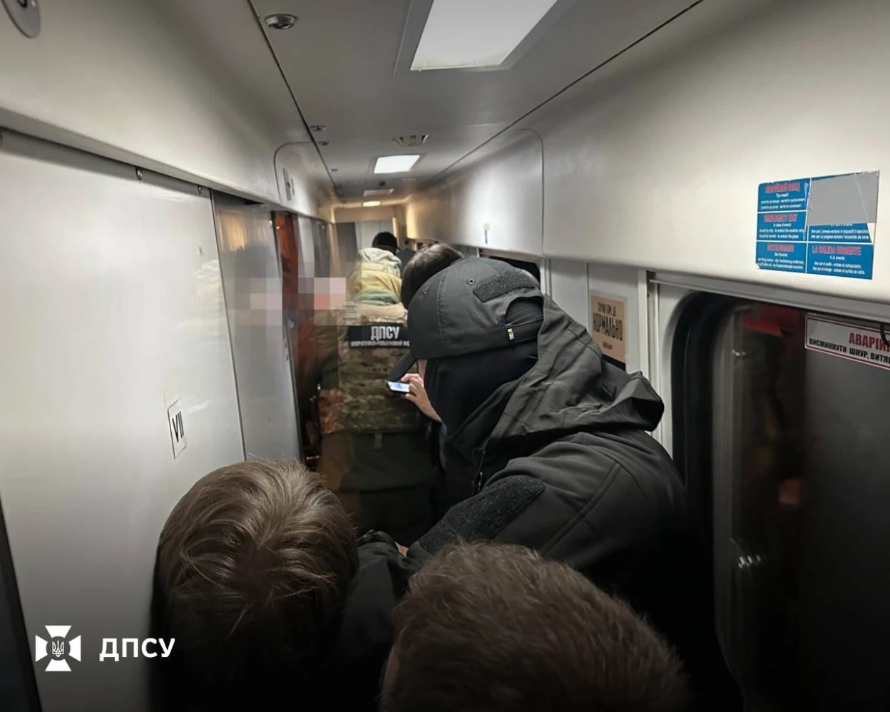 Через потяги до Польщі: затримано організаторів нелегального переправлення людей Через потяги до Польщі: затримано організаторів нелегального переправлення людей
