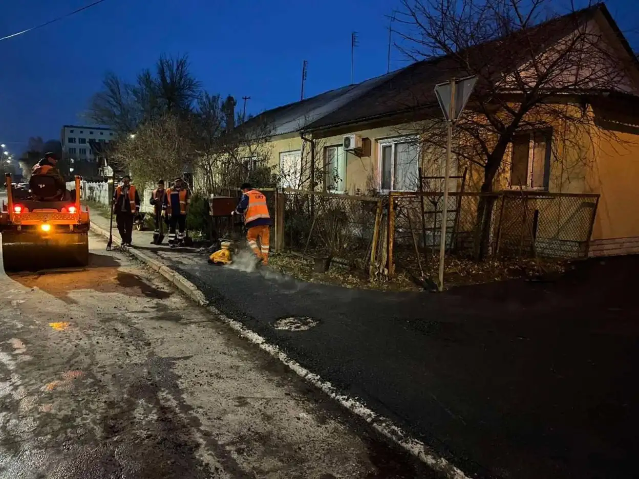 На Гетьманській у Рівному з’явився новий асфальт На Гетьманській у Рівному з’явився новий асфальт