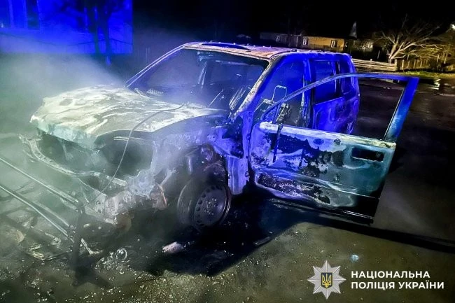 На Рівненщині затримали чоловіка, який за гроші підпалив авто волонтерів