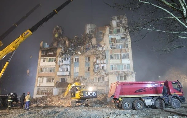 Тернопіль оговтується після удару: кількість загиблих зросла, пошук зниклих триває