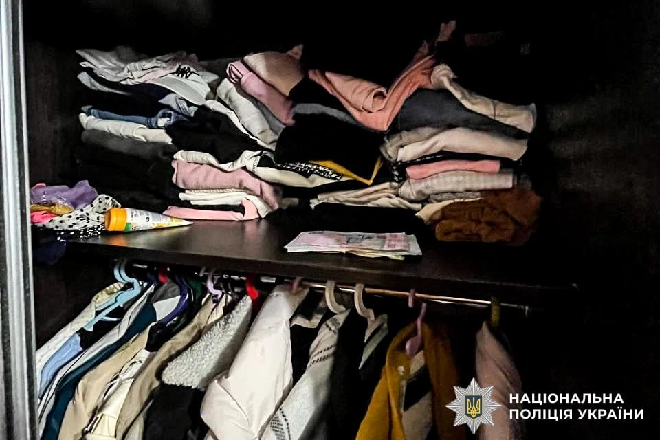 Нічний злом у Володимирці: підліток проник у будинок і виніс чужі заощадження