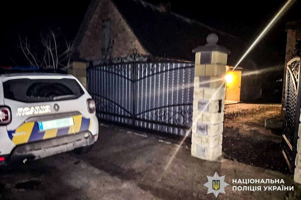 Нічний злом у Володимирці: підліток проник у будинок і виніс чужі заощадження