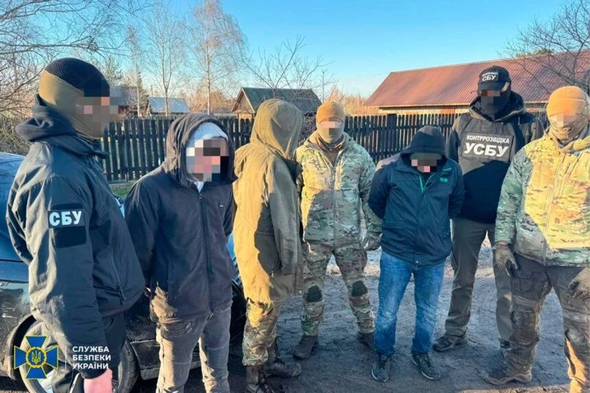 На Рівненщині викрили групу, що за гроші допомагала чоловікам переховуватись від мобілізації