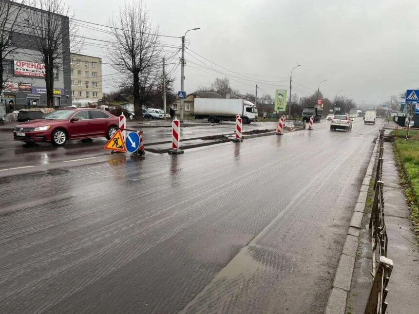 Острівець безпеки на Млинівській: нове рішення для безпеки пішоходів у Рівному
