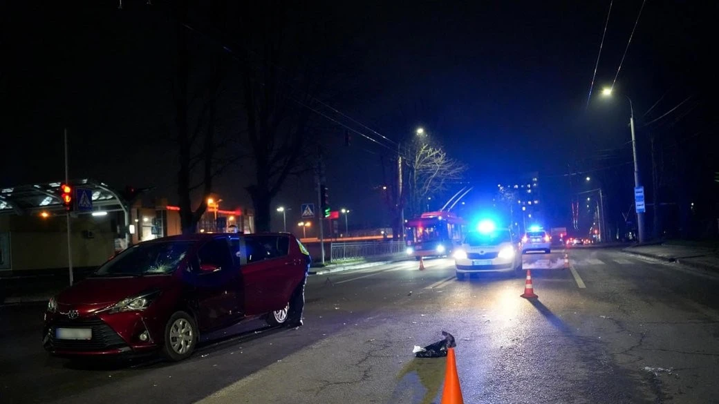 На переході біля автовокзалу в Рівному автівка збила жінку – потерпіла у критичному стані