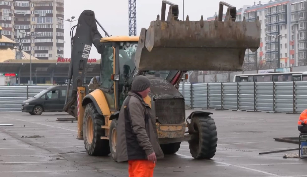«МакДрайв» у Рівному – майданчик біля «Чайки» вже готують до будівництва