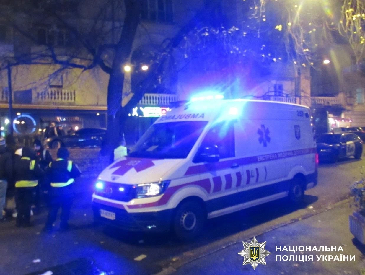 Удар на Хрещатику: спортсмен ММА відправив чоловіка до реанімації