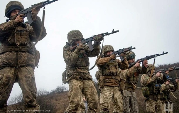 Сирський: ставку роблять на людей – мобілізацію та підготовку мають посилити