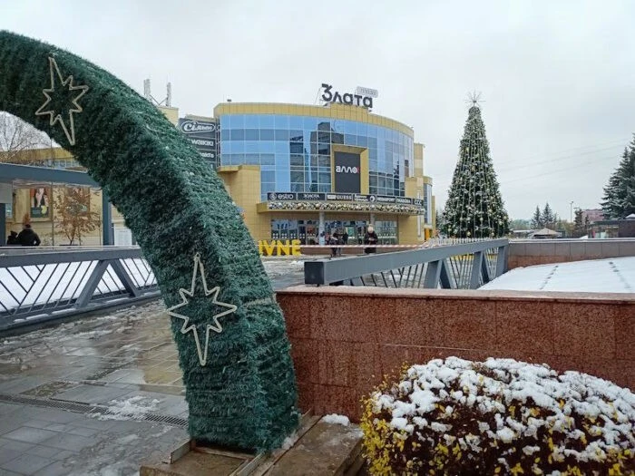 Рівне входить у свята: де в місті шукати зимову атмосферу, ялинки й різдвяні розваги
