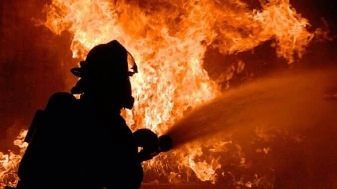 Нічна пожежа у Рівному забрала життя мешканця багатоповерхівки