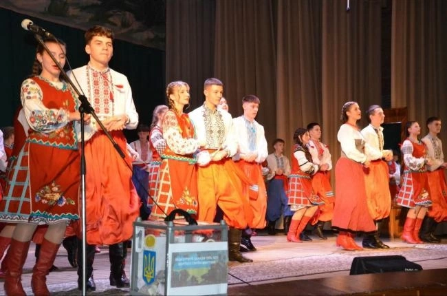 Радивилів збирає серця й гривні: благодійна прем’єра на підтримку ЗСУ