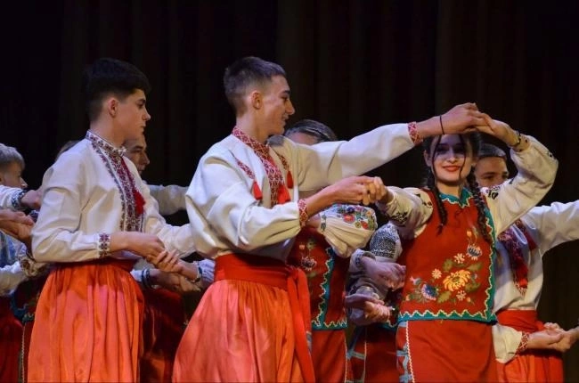 Радивилів збирає серця й гривні: благодійна прем’єра на підтримку ЗСУ