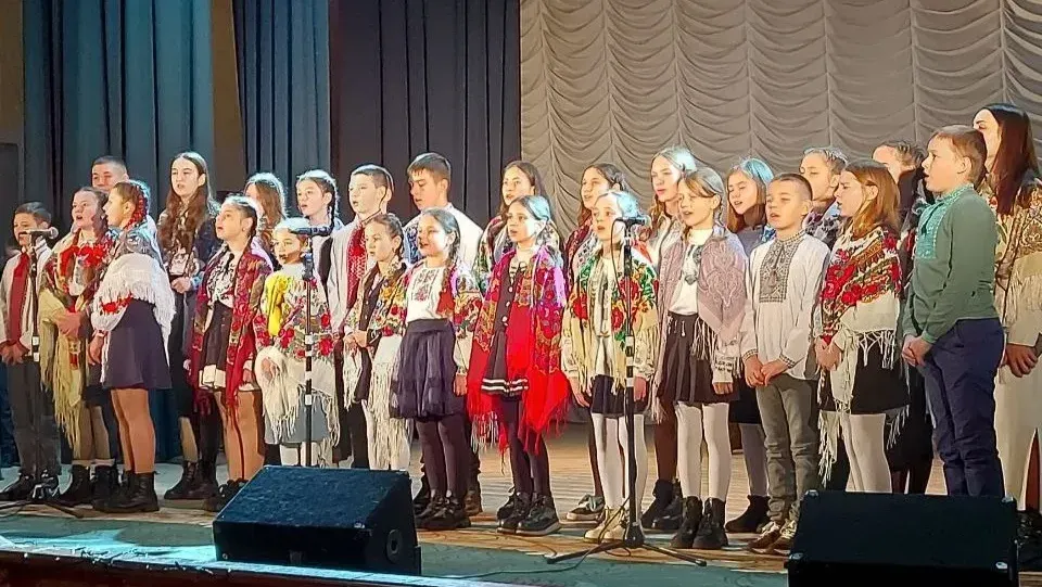 Коляда заради фронту: у Сарнах різдвяний вечір перетворили на підтримку армії