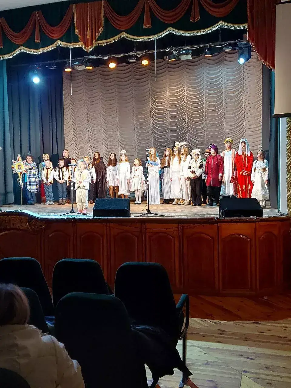 Коляда заради фронту: у Сарнах різдвяний вечір перетворили на підтримку армії