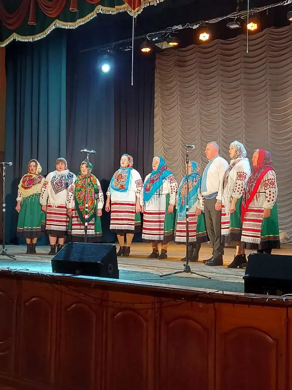 Коляда заради фронту: у Сарнах різдвяний вечір перетворили на підтримку армії