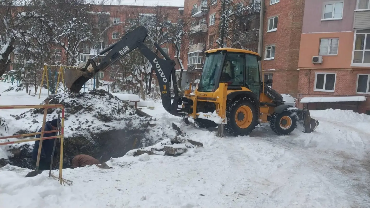 Аварія на тепломережі залишила без опалення частину Рівного