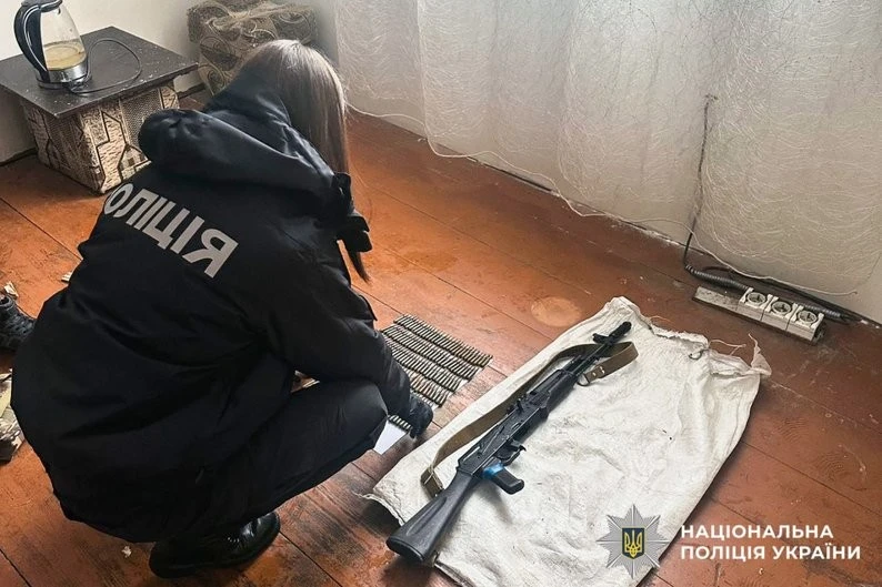 На Рівненщині поліція вилучила автомат і майже 200 набоїв у жителя села